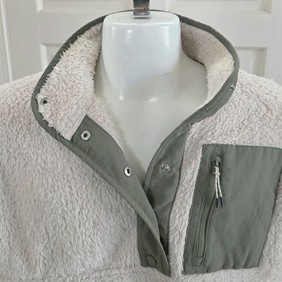 Vuori Jacket Womens Size Medium Cozy Sherpa Popover Pullover Dune 1/2 Snap Fleec - Picture 5 of 12